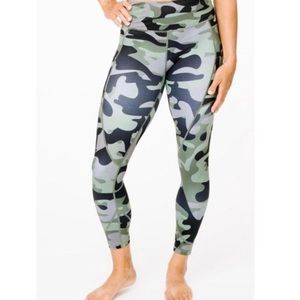 COPY - ZYIA ACTIVE GREEN CAMO ZIPPER POCKET LIGHT N TIGHT